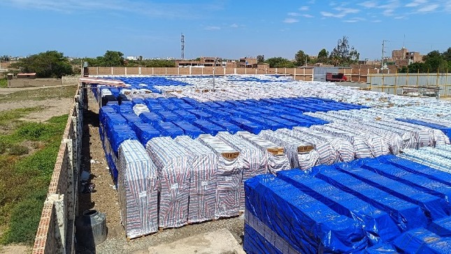 La Contraloría General identificó riesgos en el embalaje y seguridad en el almacenamiento de Módulos Temporales de Vivienda (MTV) destinados a damnificados de emergencias y desastres en Lambayeque. Estos módulos fueron adquiridos por el Ministerio de Vivienda, Construcción y Saneamiento (MVCS), en el marco del Decreto de Urgencia N° 010-2023 que dictaba medidas extraordinarias en materia económica y financiera para la intervención de esta entidad frente a las emergencias declaradas por las intensas lluvias del año 2023 en algunas regiones del país.