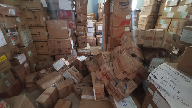 La Contraloría General detectó que la Dirección Regional de Salud (Diresa) Áncash gastó de manera innecesaria S/ 39 300 en el alquiler de un almacén particular para acopiar 24 toneladas de medicamentos e insumos médicos que vencieron entre los años 2005 y 2023, debido a que no se realizó el procedimiento para dar de baja y desechar dichos productos. 