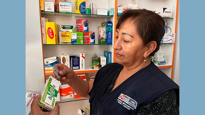 Minsa y PNP realizan operativo contra medicamentos bamba en boticas y farmacias de Ate