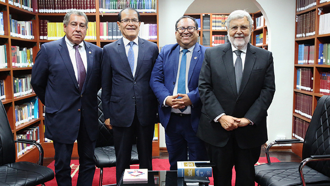 TC realizó el conversatorio y presentación del libro “La Constitución Peruana comentada: Análisis dogmático y jurisprudencial 2023 – 2024”