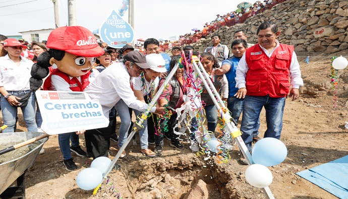 Ministra de Vivienda: “El agua llega a Paraíso Alto después de 20 años de lucha y espera”