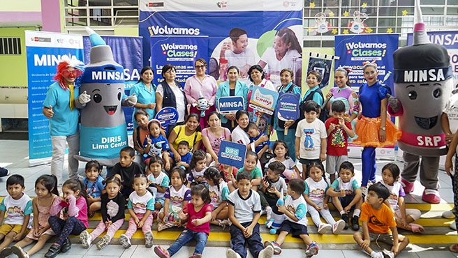 FOTO 1 Cerca de 200 niños y sus padres participaron del cierre de la Semana de la Vacunación Escolar