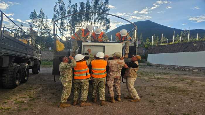 FF. AA. trasladan al Cusco equipos y mobiliario para implementar pabellón de cirugía pediátrica 