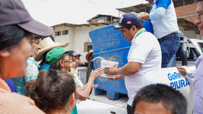 Gobernador inicia proyecto de electrificación en beneficio de 3 mil pobladores de Santo Domingo