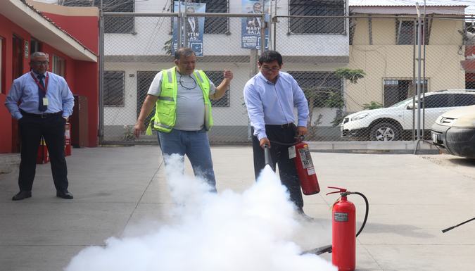 Corte de Lima Sur capacita a sus trabajadores en el uso y manejo de extintores