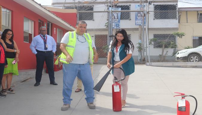 Corte de Lima Sur capacita a sus trabajadores en el uso y manejo de extintores