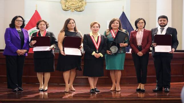 Jueza de la Corte Superior de Justicia de Lima Sur fue premiada en el “Tercer Concurso Nacional de Buenas Prácticas”