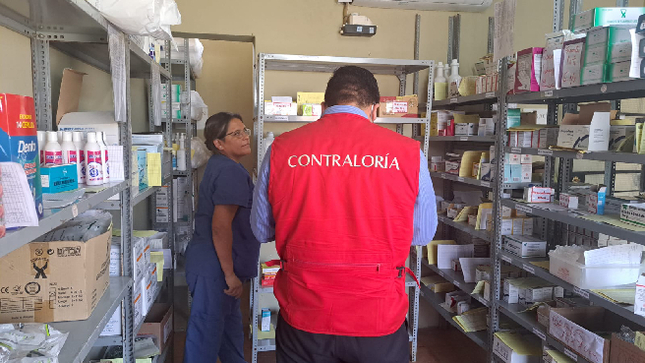 La Contraloría General alertó que los establecimientos de salud de la micro red de Huaura y Hualmay, en la provincia de Huaura, carecen de reactivos, insumos y medicamentos para el diagnóstico y tratamiento de pacientes con dengue. Esta situación afectaría las actividades de respuesta y control de dicha enfermedad, así como la prestación oportuna del servicio de salud para los usuarios.