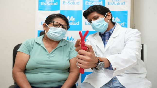 EsSalud salva la vida de sexagenaria que se tragó un clavo dentro de chicharrón
