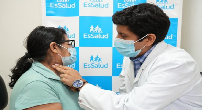 EsSalud salva la vida de sexagenaria que se tragó un clavo dentro de chicharrón