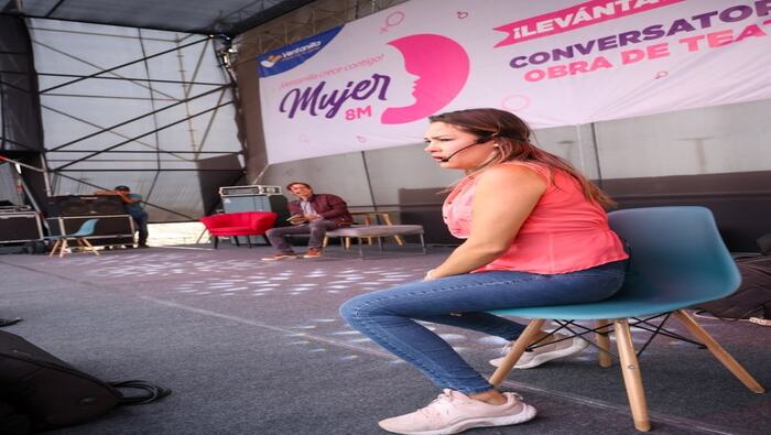 🟡 El miedo de la mujer a afrontar sus problemas se acabó en Ventanilla, ese fue el mensaje de reflexión que dio a conocer la obra teatral en la que participó la reconocida artista Milena Zárate, en el marco por el Día Internacional de la Mujer. Gracias a las gestiones de nuestro alcalde 𝐉𝐡𝐨𝐯𝐢𝐧𝐬𝐨𝐧 𝐕𝐚𝐬𝐪𝐮𝐞𝐳 es que se dio esta puesta en escena que conmovió a los presentes tras un profundo llamado de atención a la comunidad. ¡Ventanilla crece con su gente!