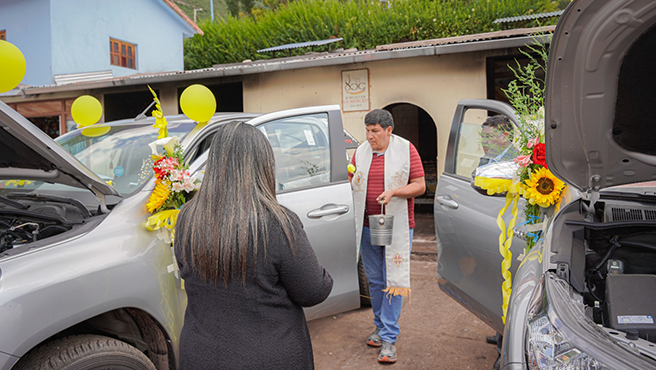 Corte de Cusco entregó 2 camionetas 4x4 para dar celeridad al Sistema Nacional Especializado de Justicia - SNEJ 