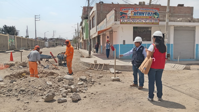 La Contraloría General advirtió que el mejoramiento del servicio de movilidad urbana en las vías locales del Pueblo Joven la Esperanza, entre la avenida Jorge Basadre y la calle México, no concluye debido a que la Municipalidad Distrital de Alto de la Alianza a la fecha no dispone de los equipos y maquinarias necesarios para la ejecución de trabajos que forman parte de la ruta crítica de la obra ni concreta los procedimientos de contratación para la colocación del pavimiento (imprimación y carpeta asfáltica).