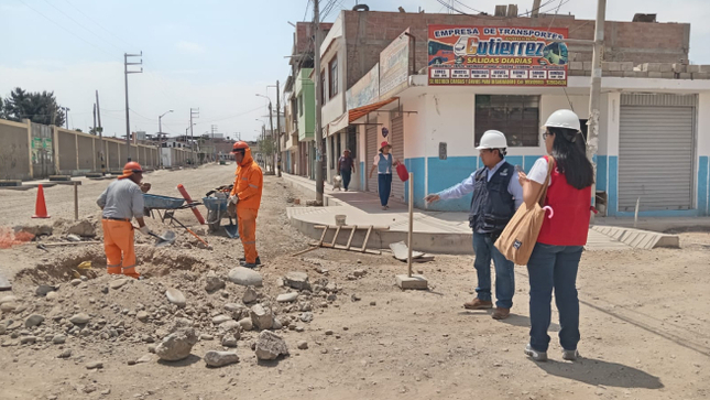 La Contraloría General advirtió que el mejoramiento del servicio de movilidad urbana en las vías locales del Pueblo Joven la Esperanza, entre la avenida Jorge Basadre y la calle México, no concluye debido a que la Municipalidad Distrital de Alto de la Alianza a la fecha no dispone de los equipos y maquinarias necesarios para la ejecución de trabajos que forman parte de la ruta crítica de la obra ni concreta los procedimientos de contratación para la colocación del pavimiento (imprimación y carpeta asfáltica).