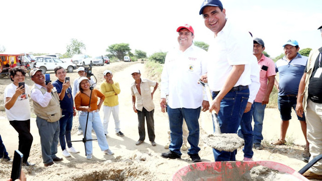 Paita: Gobernador da inicio a trabajos del sistema de agua para riego en Tiopaira San Lucas