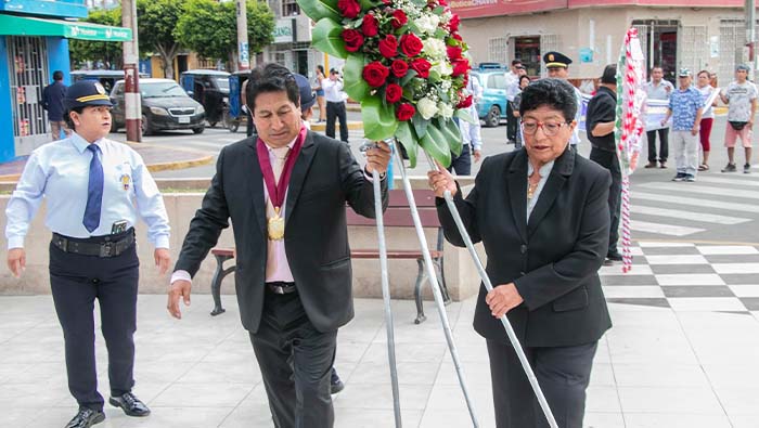 Emotivo homenaje al Héroe huarmeyano y nacional Cabo E.P. Alberto Reyes Gamarra, al conmemorarse 91º aniversarios de su inmolación en el Combate de Güeppí – Colombia en el año de 1933.