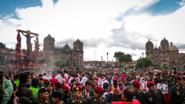 Cancillería Cusco participa en multitudinaria procesión del Taytacha de los Temblores