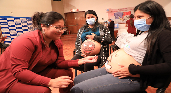 Personal de obstetricia de EsSalud Cusco celebró el Día del Niño por Nacer junto a gestantes