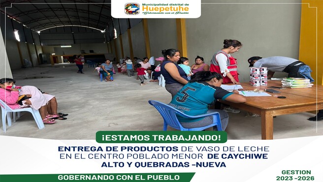 DOS FUNCIONARIOS DE LA MUNICIPALIDAD DISTRITAL DE HUEPETUHE ENTREGANDO LATAS DE LECHE A LAS PERSONAS DE HUEPETUHE