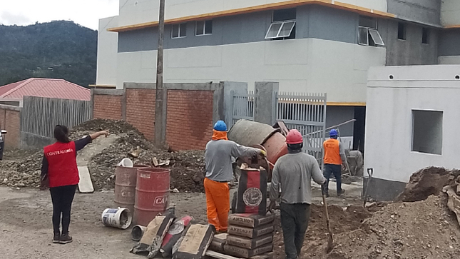 La Contraloría General detectó pagos irregulares en la construcción del hospital Román Egoavil Pando en el distrito de Villa Rica, provincia de Oxapampa, lo que generó un perjuicio económico de S/640 mil. La obra cuyo presupuesto supera los S/114 millones, está a cargo del Gobierno Regional de Pasco.