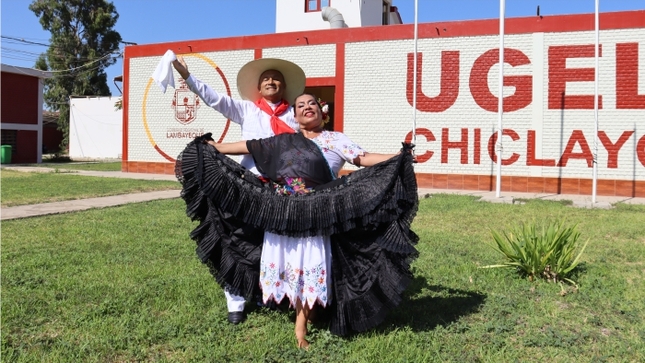 Marinera por la educación