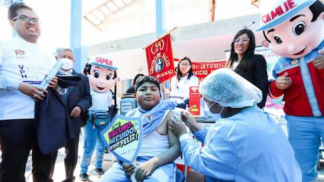 Regiones realizan vacunación contra el VPH en instituciones educativas 