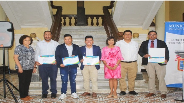 Exposición pictórica y artesanal "Reactivando la cultura 2024" 