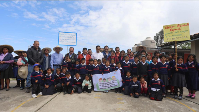 El burgomaestre provincial Juan Pérez Campos, participó de la inauguración