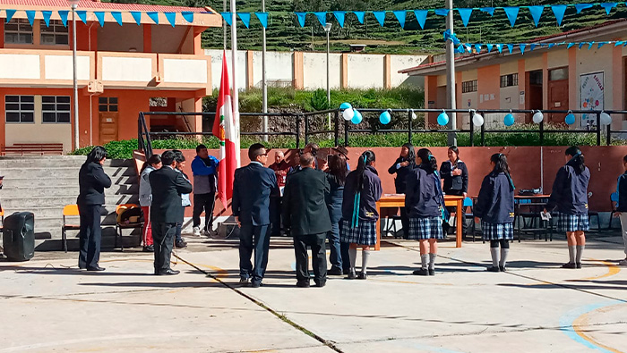 Alcalde distrital participa en el inicio de clases en San Pedro de Laraos