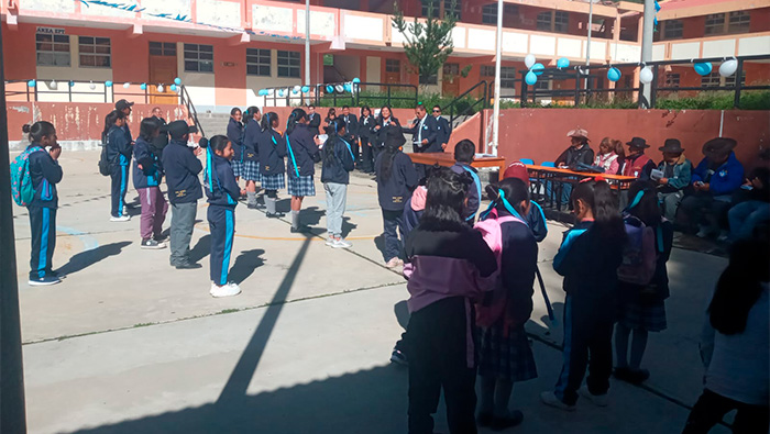 Alcalde distrital participa en el inicio de clases en San Pedro de Laraos