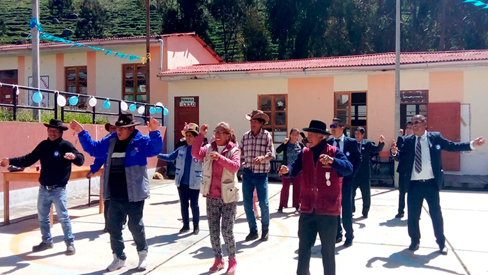 Alcalde distrital participa en el inicio de clases en San Pedro de Laraos