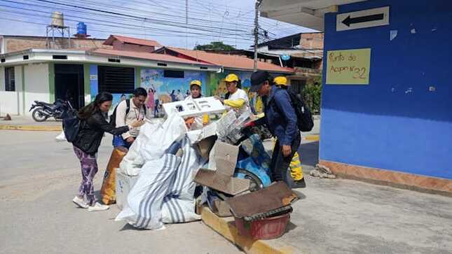 San Martín: eliminan más de 8 toneladas de potenciales criaderos de zancudos en Moyobamba