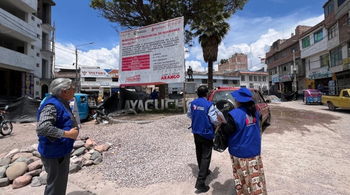 La oficina de la Defensoría del Pueblo en Ayacucho exhortó a la Municipalidad Provincial de Huamanga a disponer el retiro del desmonte y restos de diversas obras, a fin de garantizar la seguridad durante el desplazamiento de miles de visitantes que acudirán con motivo de las festividades religiosas por Semana Santa.
