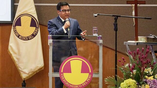 Ministro César Vásquez: “La salud debe ir de la mano de la evidencia científica, y el Colegio Médico es fundamental para ello”