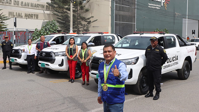 ¡Alcalde consigue tres patrulleros para La Victoria!