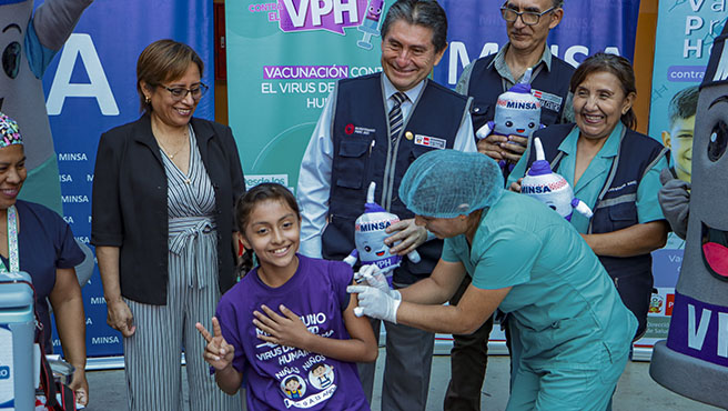 FOTO Vacunación contra el VPH se realiza en colegios de Lima Metropolitana