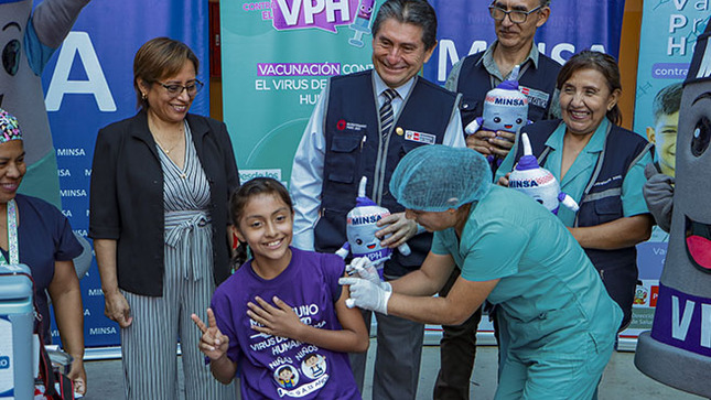 FOTO Vacunación contra el VPH se realiza en colegios de Lima Metropolitana 