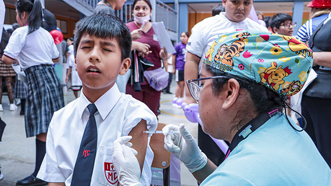 FOTO Vacunación contra el VPH se realiza en colegios de Lima Metropolitana