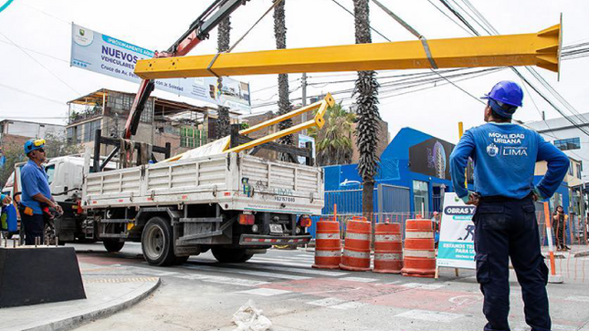 Nueva Semaforización en el cruce de la Av. Petit Thouars con Jr. Soledad