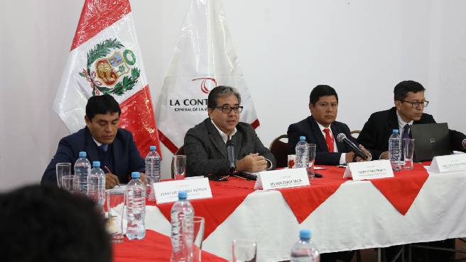 En una nueva jornada de trabajo realizada en los departamentos de Pasco y Huánuco, el contralor general, Nelson Shack, presentó a las autoridades regionales, alcaldes provinciales y distritales, así como a funcionarios públicos, las relaciones de obras paralizadas que pueden ser priorizadas para su reactivación en el marco de la Ley N° 31589, las cuales, una vez culminadas beneficiarán directamente a la población.