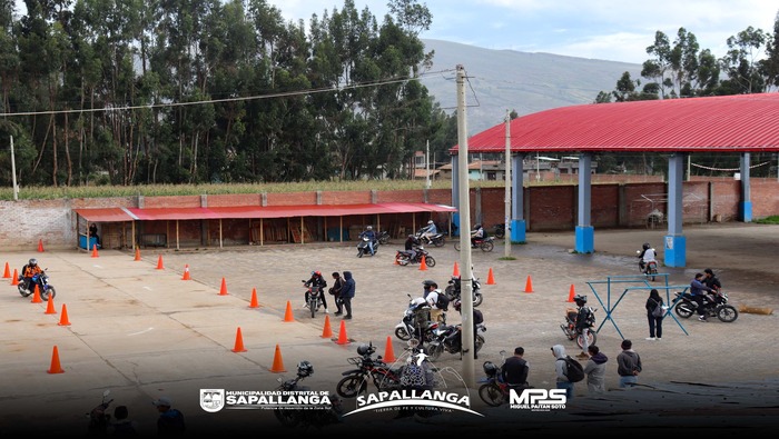 Más de 100 interesados rinden exámen para obtener licencia de conducir para vehiculos menores