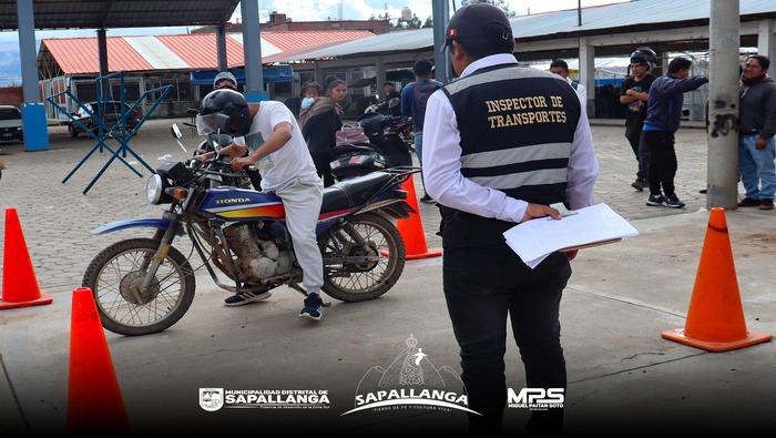 Más de 100 interesados rinden exámen para obtener licencia de conducir para vehiculos menores
