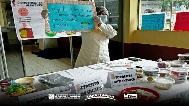 Madres lactantes y niños participan de sesión demostrativa de alimentos ricos en hierro
