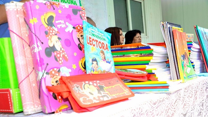 MPH y Miss Huaral Distrital Patricia AcuΓ±a, entregan kits escolares