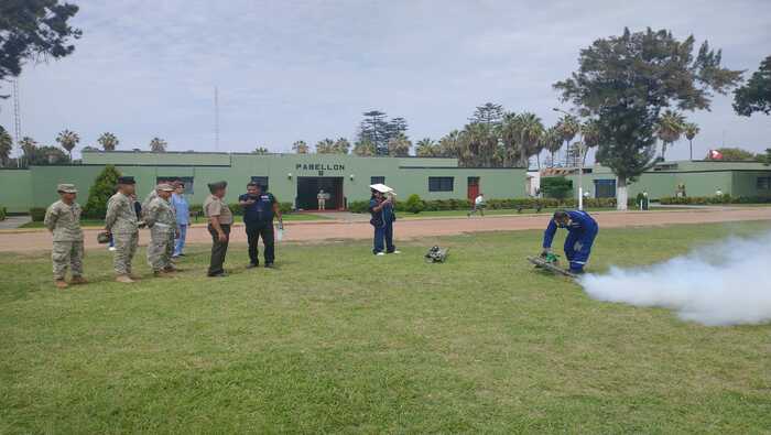 Personal del Ejército recibe capacitación en uso de fumigadores contra el mosquito del dengue