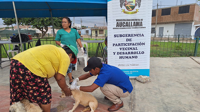 Vecinos de San Juan de Dios participaron en la campaña de desparasitación canina.