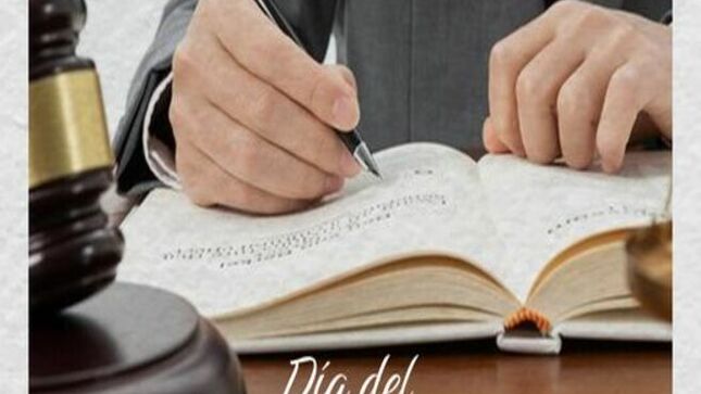 📌Hoy celebramos a esos incansables defensores de la justicia, aquellos que dedican sus vidas a proteger los derechos y velar por la equidad en nuestra sociedad. En este día especial, queremos agradecer a todos los abogados por su arduo trabajo, su dedicación y su compromiso con el imperio de la ley.