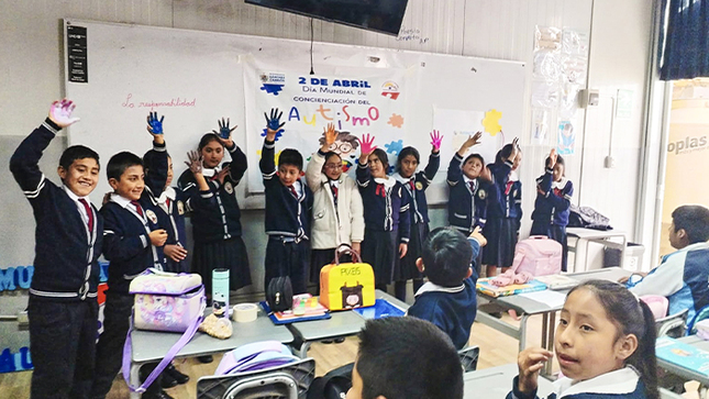 Imagen de las actividades realizadas por el personal de salud a los alumnos de los colegios