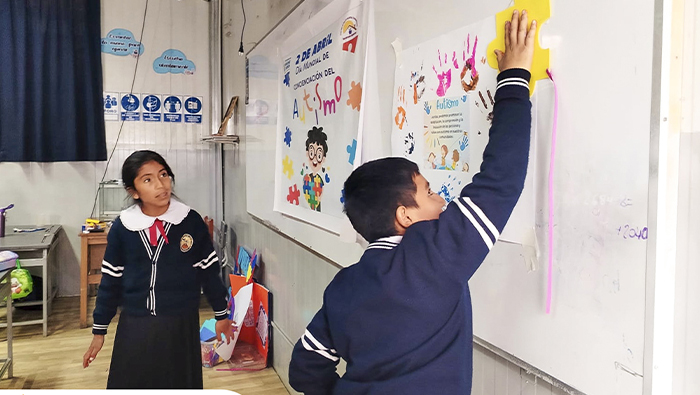 Imagen de las actividades realizadas por el personal de salud a los alumnos de los colegios