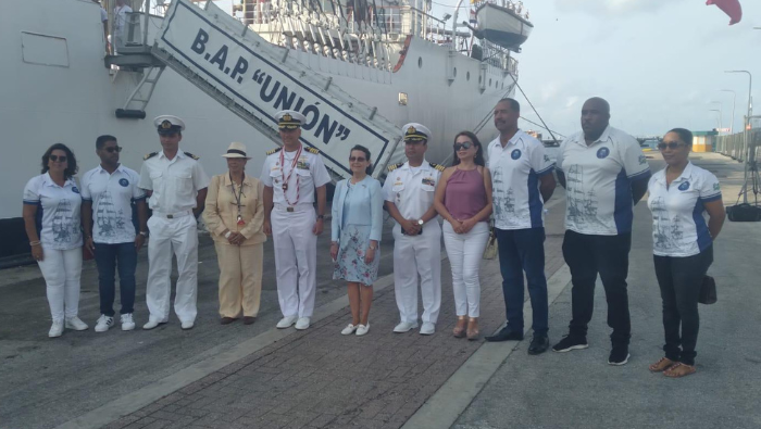 El B.A.P. Unión llega a Curazao y fortalece los lazos de amistad entre el Perú y Países Bajos